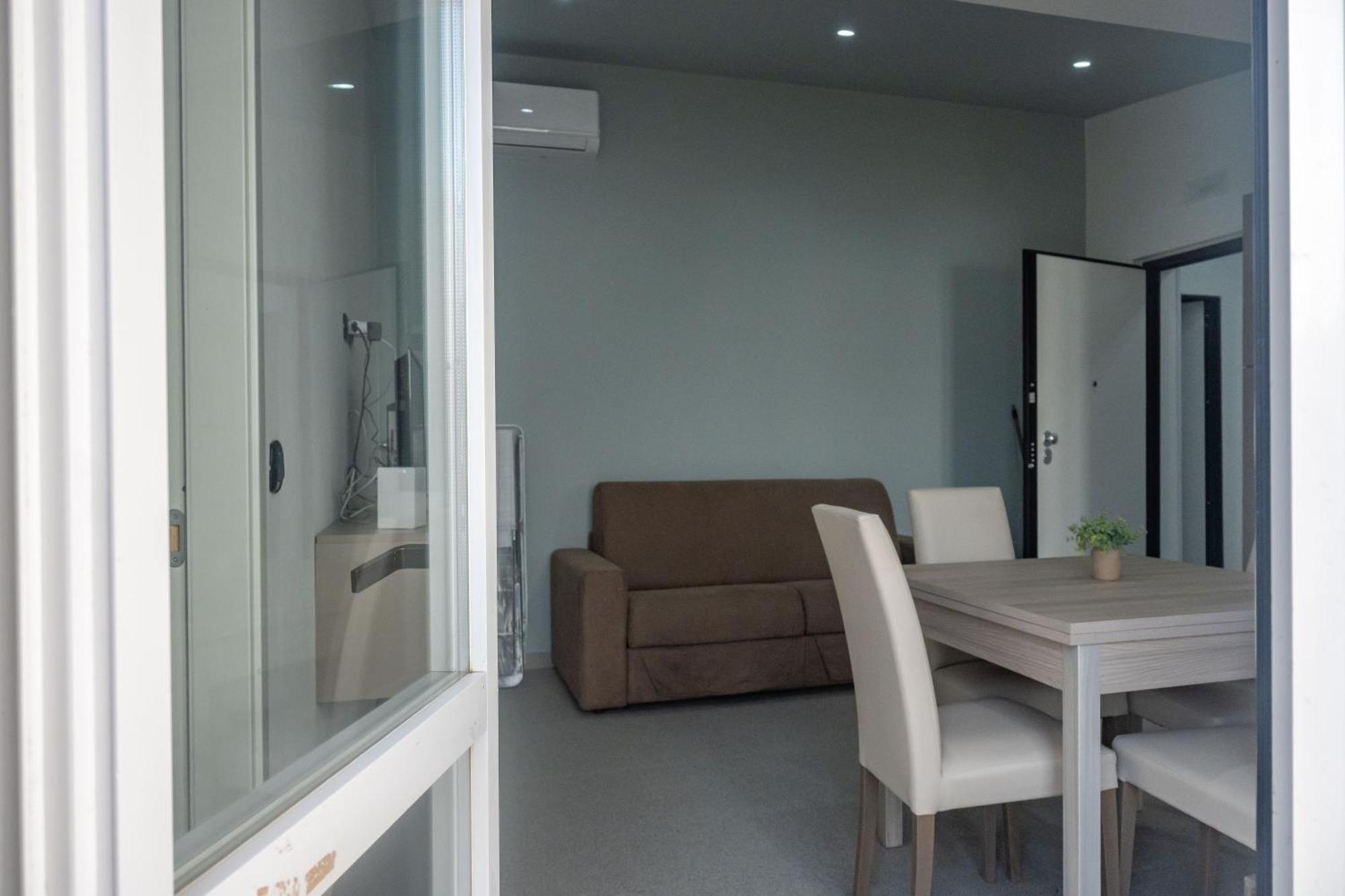 Strategic Apartment With Terrace - Nola Esterno foto