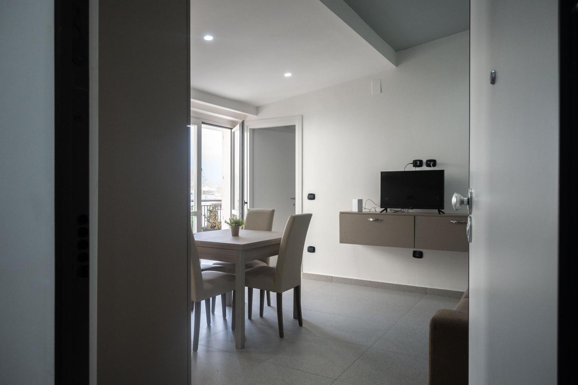 Strategic Apartment With Terrace - Nola Esterno foto